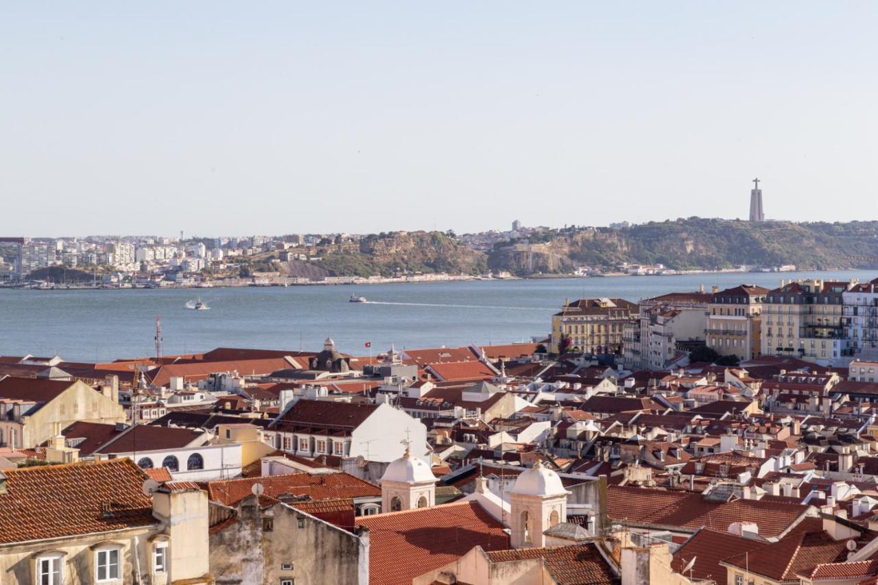 Joivy Marvelous 3-Bed Home With Astonishing View And Terrace, Nearby St George Castle Lisboa Eksteriør bilde
